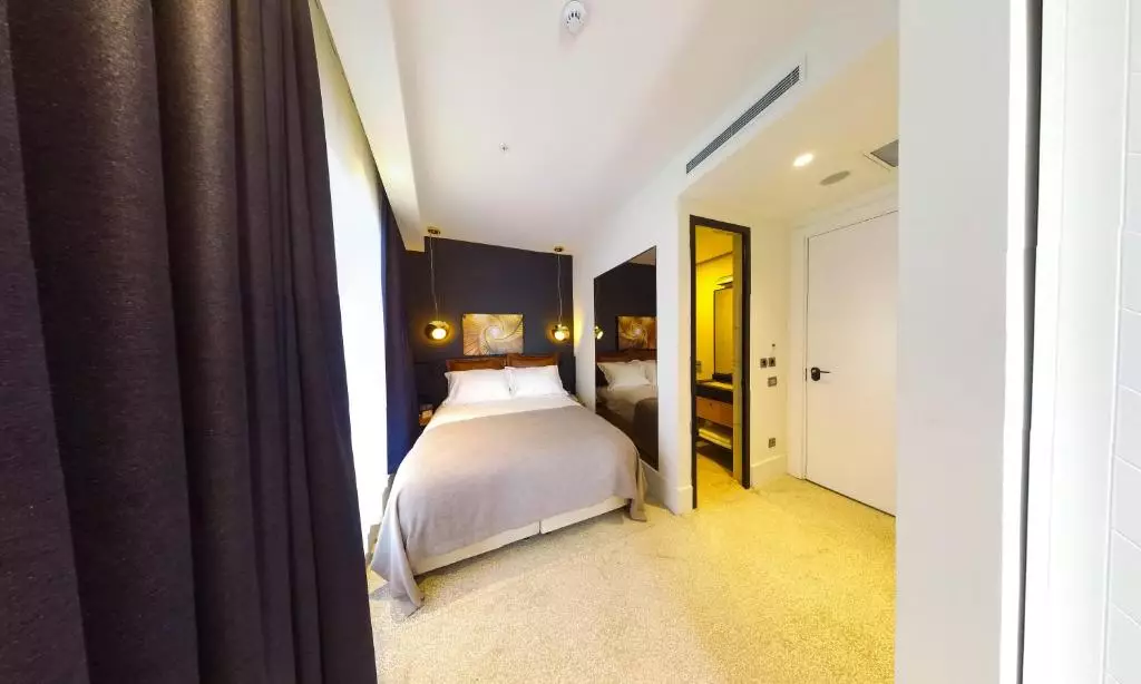 اتاق Maroon Tomtom Hotel